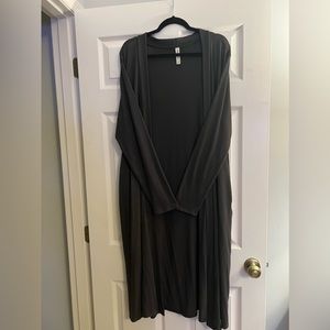 Zenana Women’s Gray Long Sleeve Gray Duster.  Size 2X.
